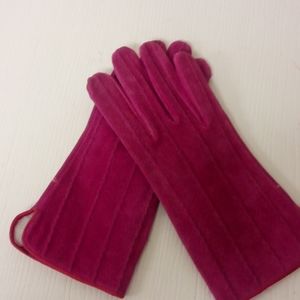 Suede Raspberry colored Leather Gloves. SM